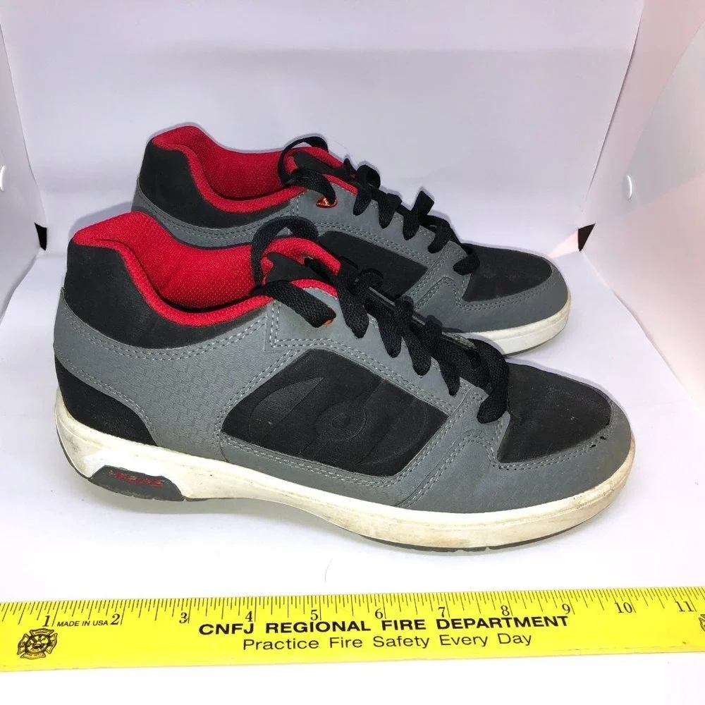Heelys‎ Black & Gray Sneakers w/Red Piping Men's 7
